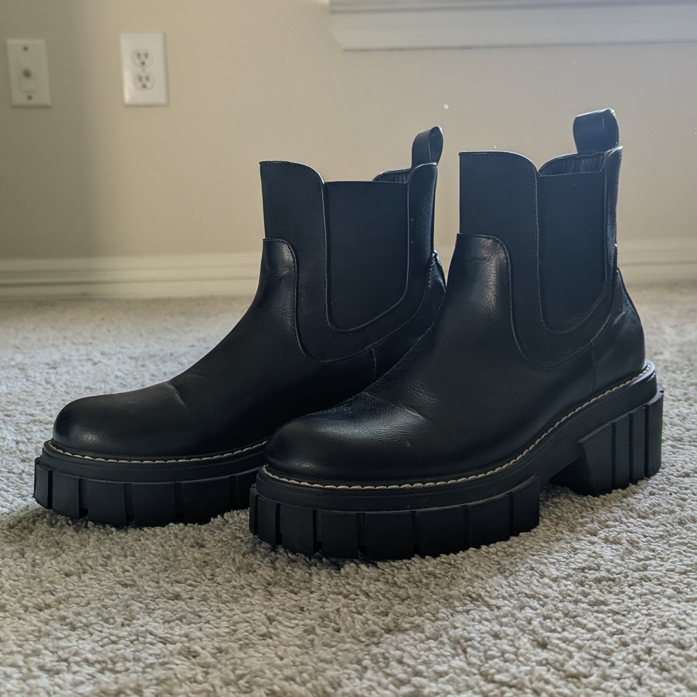 BCBGeneration Ulysa Black Leather Lug Sole Boot Size 8